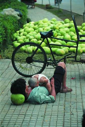 china fruit vendor.jpg